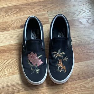 Black graphic vans slip-ons. US Men’s 5.5, US Women’s 7
